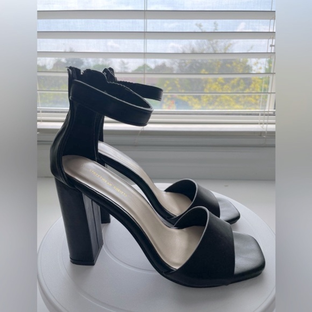 Black Heels - Picture 2 of 9